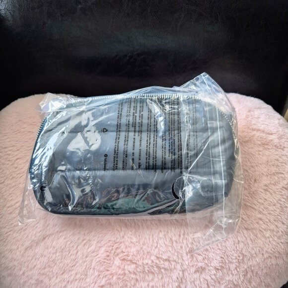 Lululemon Everywhere Belt Bag 1L Wunder Puff in Black, BNWT - Picture 7 of 7